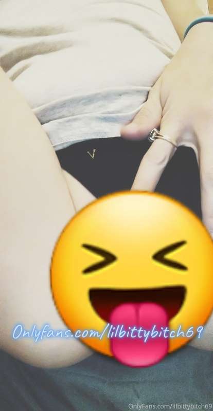 pussy pic 😈😻😜
Onlyfans.com/lilbittybitch69