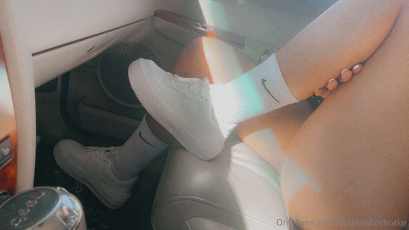 What size feet do you think I have 🫣