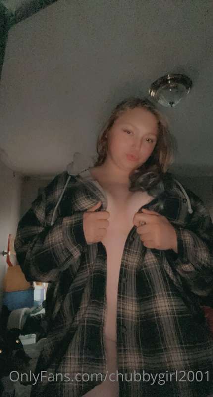 Cum see what under this jacket‼️😈