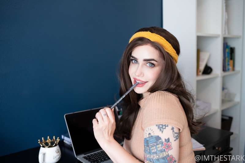 "Work Wife" Photoset & Video!

ngl I wasn't expecting this t..