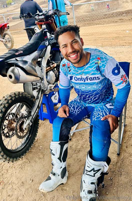 Days like these 🙌🏾🙌🏾 Remind me why I love dirt bikes 