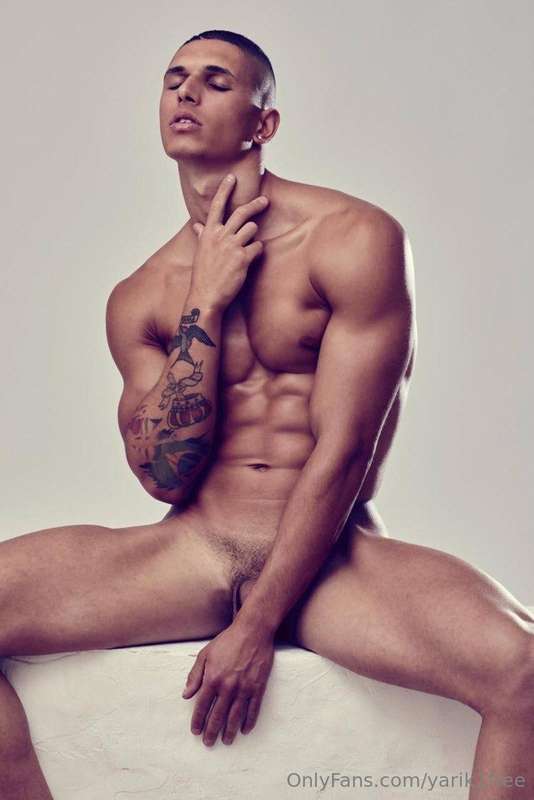 🆓 Jaky’s page today is FREE 

CLICK @TheGuysWorld now

with ..