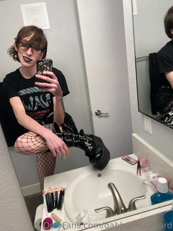 Broke out the platforms for this one! >;3