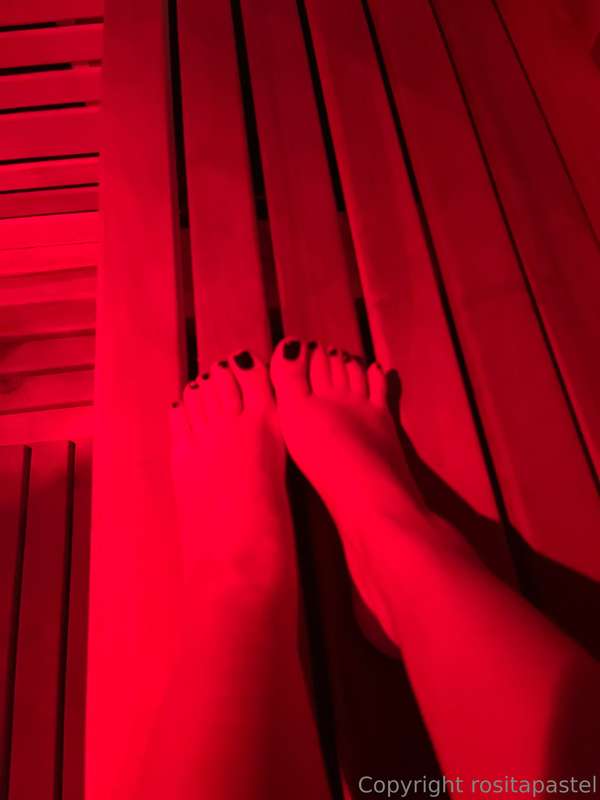 soo wet in sauna 💦💦💦 you wanna taste?