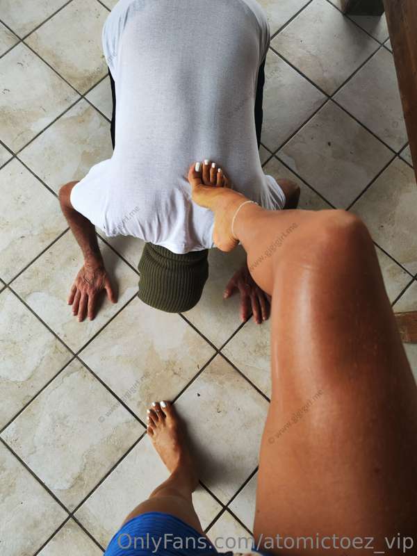 Under my feet, under my rules 😎

SWIPE ➡️ for more pics