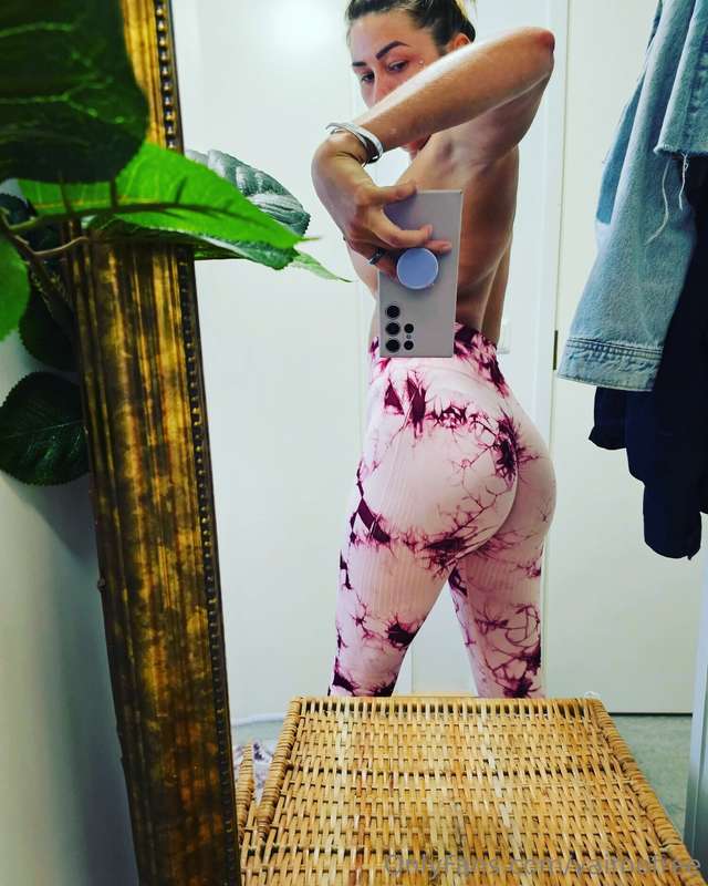 Bubble butt loading.... 😏🍑