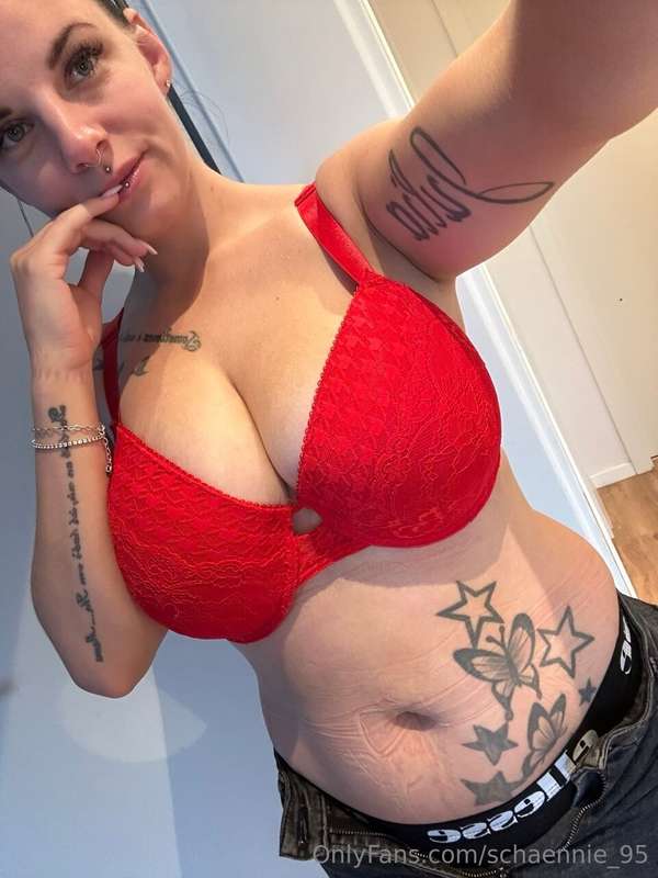 würdest du meine Brüste als Kissen benutzen?😘💦