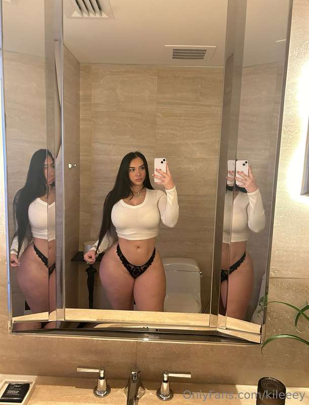 Three of me are better than one... follow my VIP @kileylynn_..