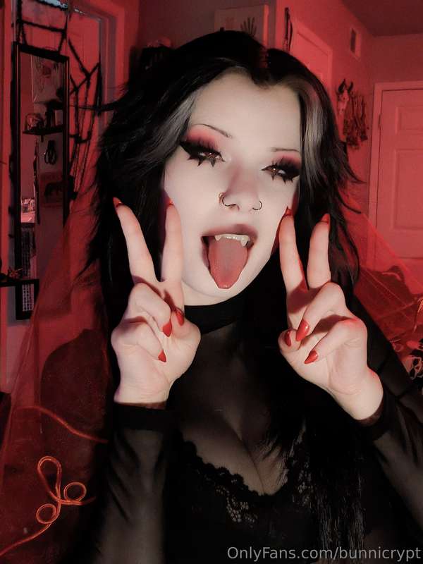 Welcome August 🥀 Your vampire bride is here