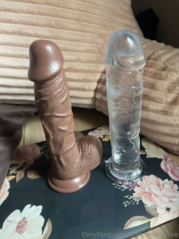 Who wants to see both of these dp my tiny holes?🤭