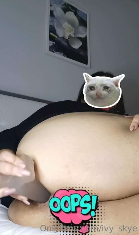 Hi peeps! Im back with a anal video!
Watch me cum while i pl..