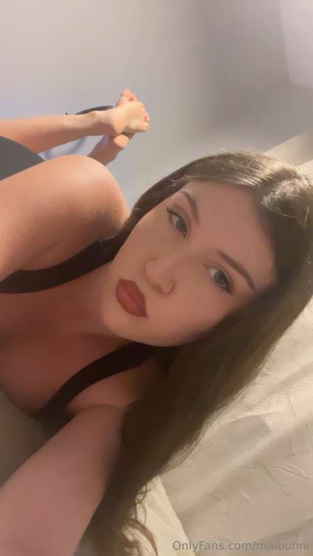 Do you like this color of lipstick on me 🙈