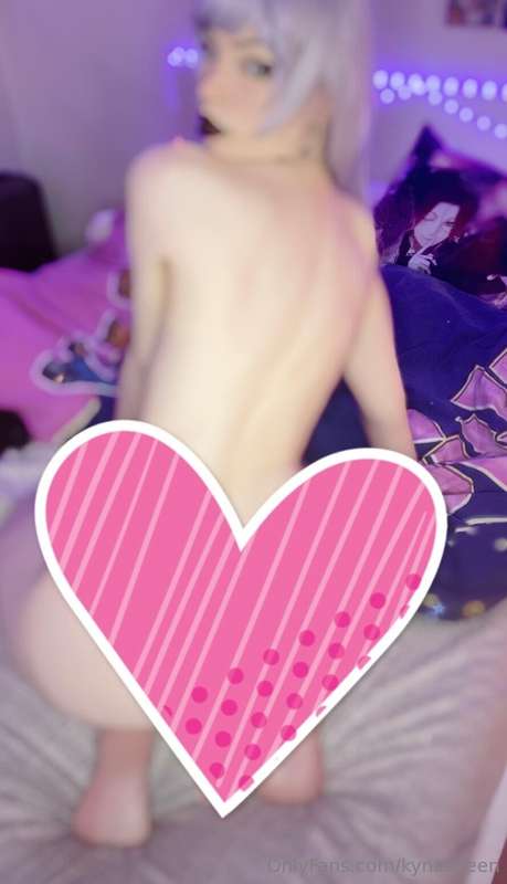 Something is rubbing against my ass😳👀💕