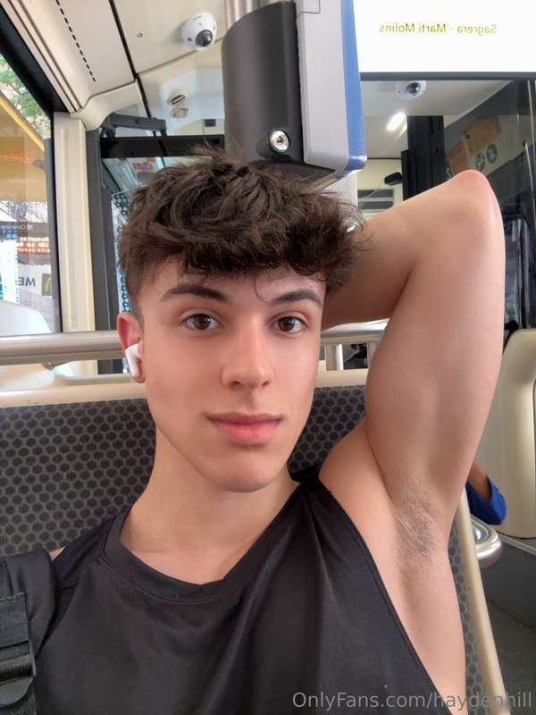 Like what you see under my arm?🔥