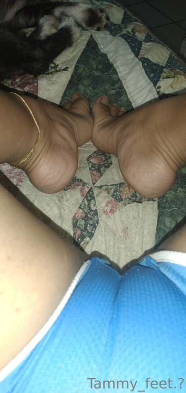 Pussy and feet.🥰🥰