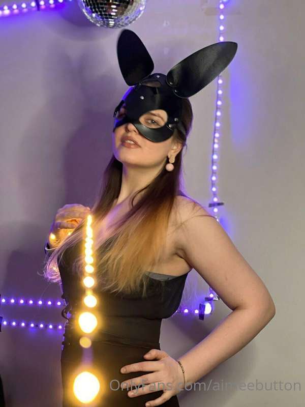 Bunny needs a carrot 🥕🥕🥕😋😋😋😏🐰