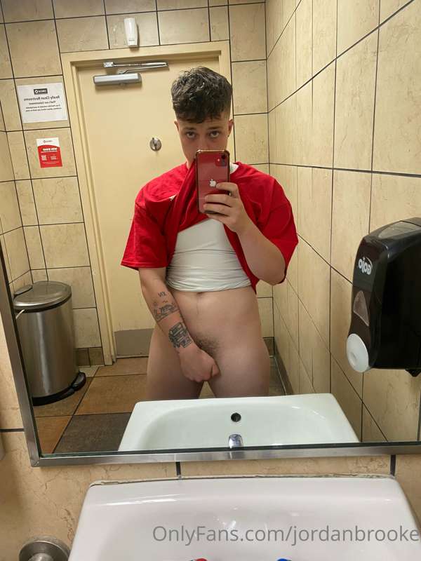 🤫🤫 took this at work could get fired did it just for you 👀💦