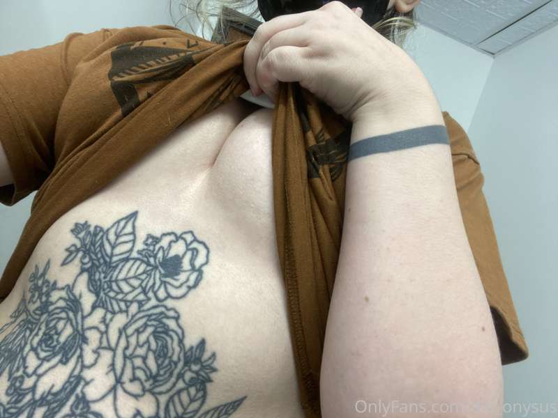 been really horny at work recently, so have these!