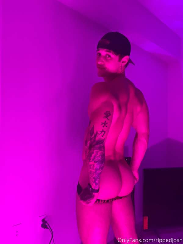 Anyone hungry for a Midnight Snack…?😈💓