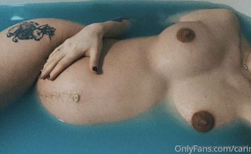 Booty, belly, boobs! A relaxing epsom salt bath for the preg..