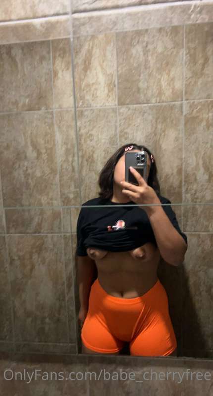 Join me in the Gym and fuck me