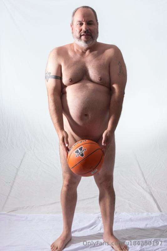 Nude with basketball2025