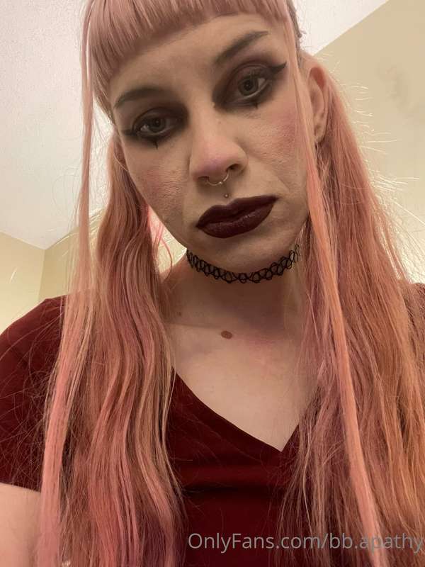 🖤❤️‍🔥🖤

>> swipe to peek up my skirt 👀