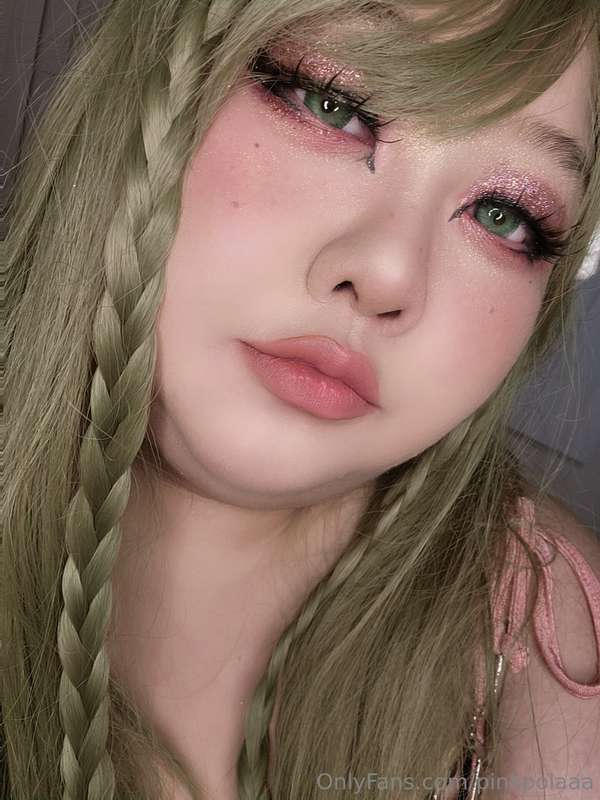 These are my "love eyes"~ 😉💓 Halfway through the week yall!!..