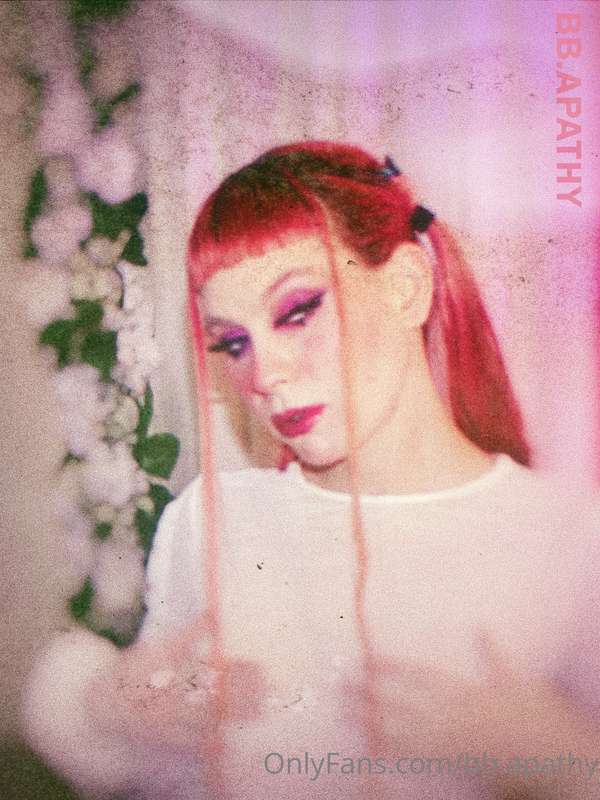 i’m adorable 🌸

i did some self shooting today and i have LO..