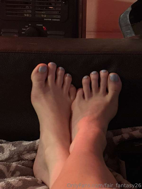 I have the day off! Shall I go get a pedicure? 