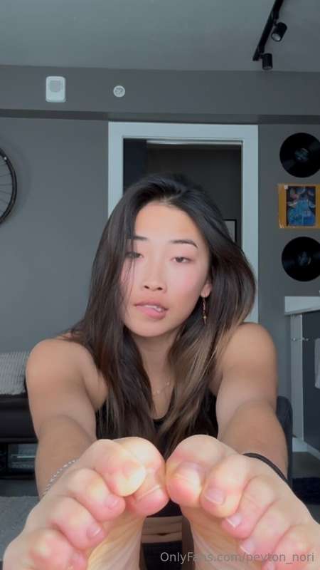 Check out my subpage for a full uncropped aheago album 😉Mess..