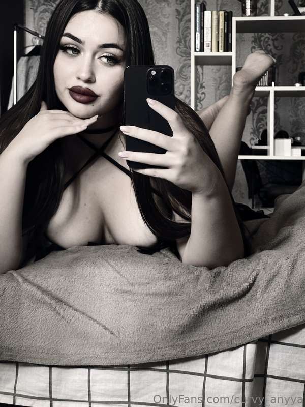 curvy_anyya