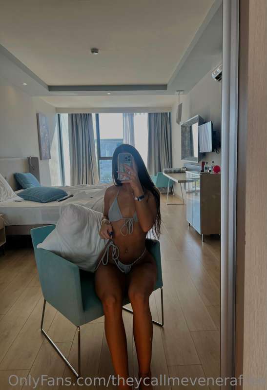 My DMs are open💋