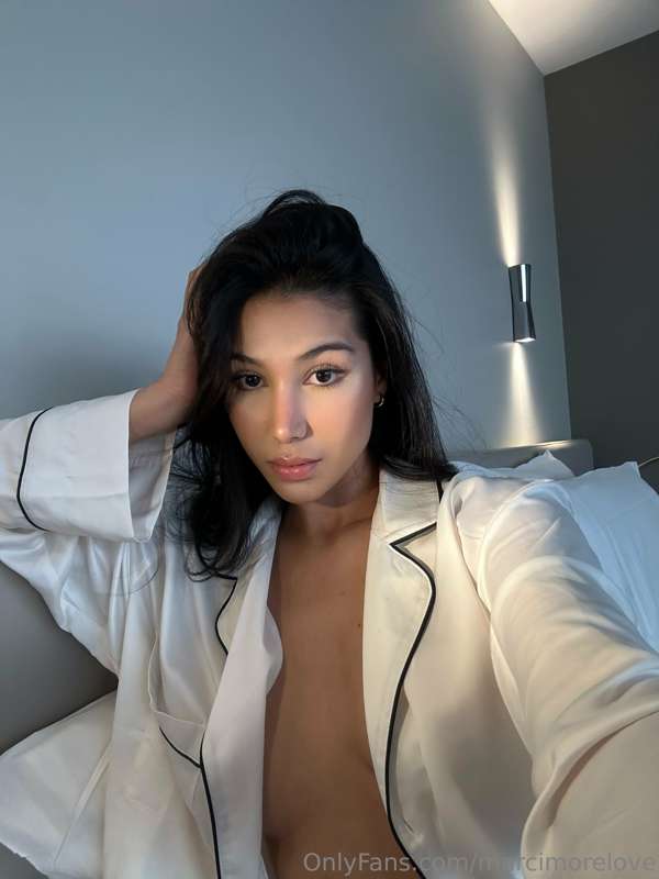 ready for bed… but not for sleep 😘
