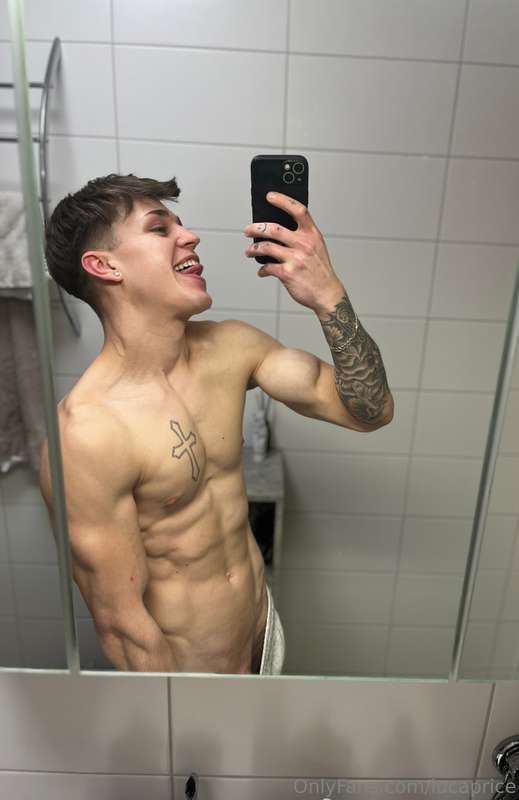 give him a nice lick..👅😝