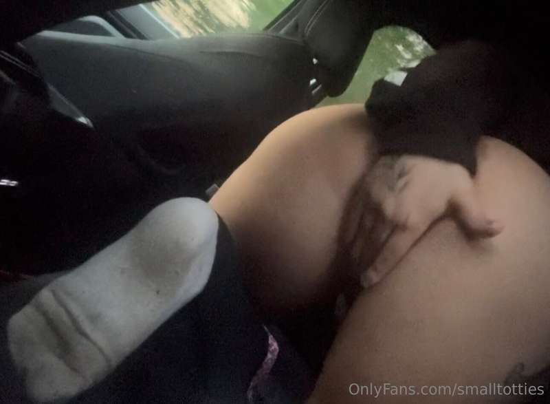 Playing with my pussy as he’s in the drivers seat😏 would you..