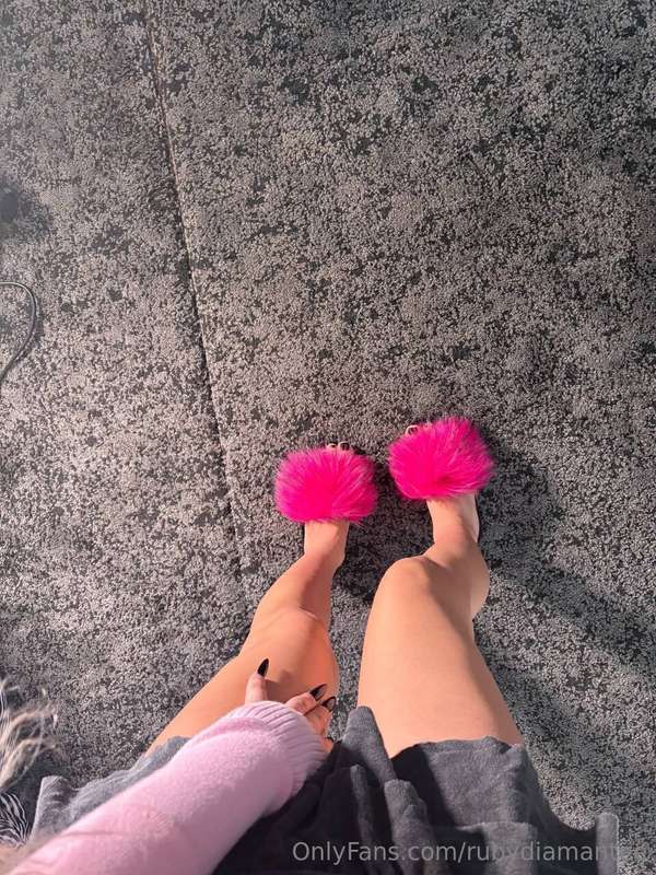 New slippers—cute. Right? 💕🥰