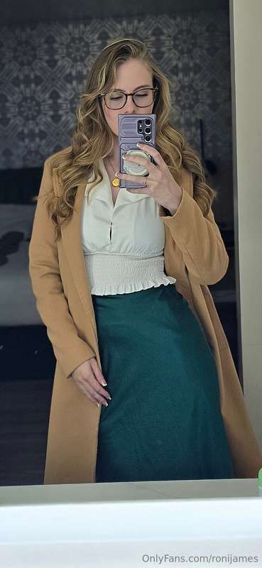 Looking like a sexy secretary.Would you let me be yours?
