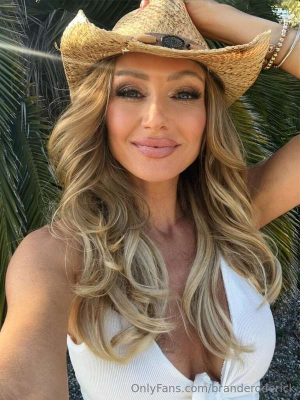 ready for a ride with this cowgirl? 🤠