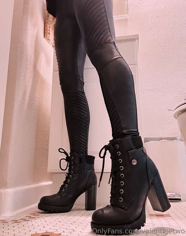 Feeling very hot in my leather! 4 slots left 