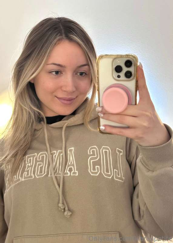 Snapped a little selfie for you 😘