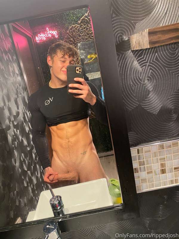 Just finished my afternoon Workout...🍆🍑💦 Tip for more selfie..