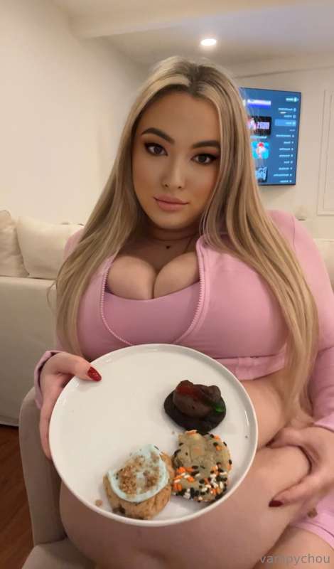 such a slut for crumbl 🤤🥵