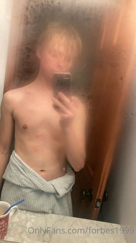Shower steam moment.
Feeling some kind of way. 😈

Have a goo..