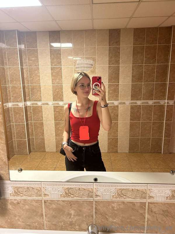 emmy_vv