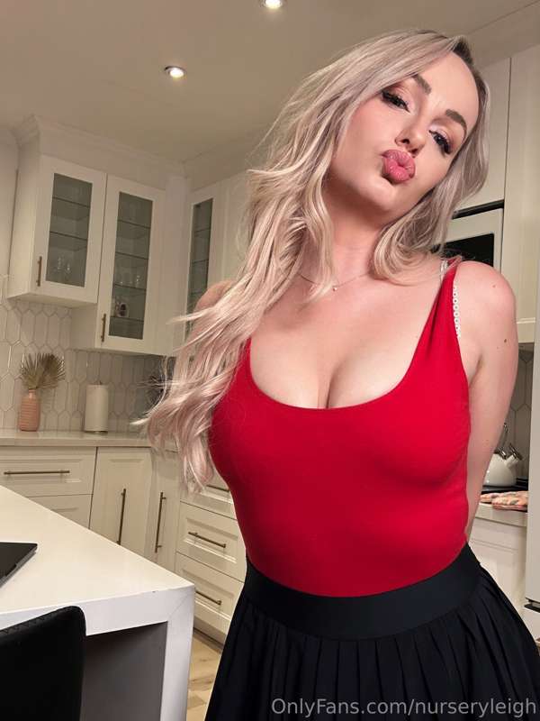 I dare you to send me a kiss.. 💋