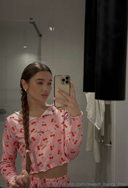 ✨ Hi, my good ones! 🌸 Today I decided to catch a cozy moment..