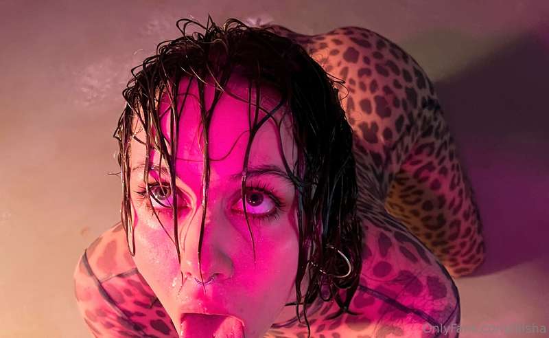 Eye contact is a dangerous, dangerous thing   👀😈  But lovely..