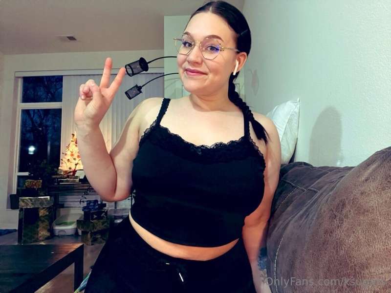 Hello! I will be doing some sexting and selling sessions sta..