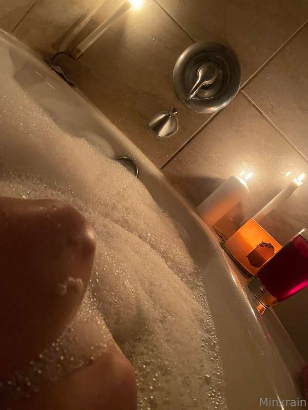 Been awhile since I’ve had a moment to have a nice bath 💜 Wh..